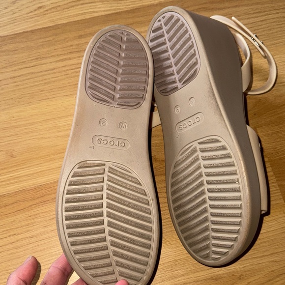 CROCS size 9 Women's Brooklyn Cream Wedge Sandals like new worn once - Picture 6 of 7